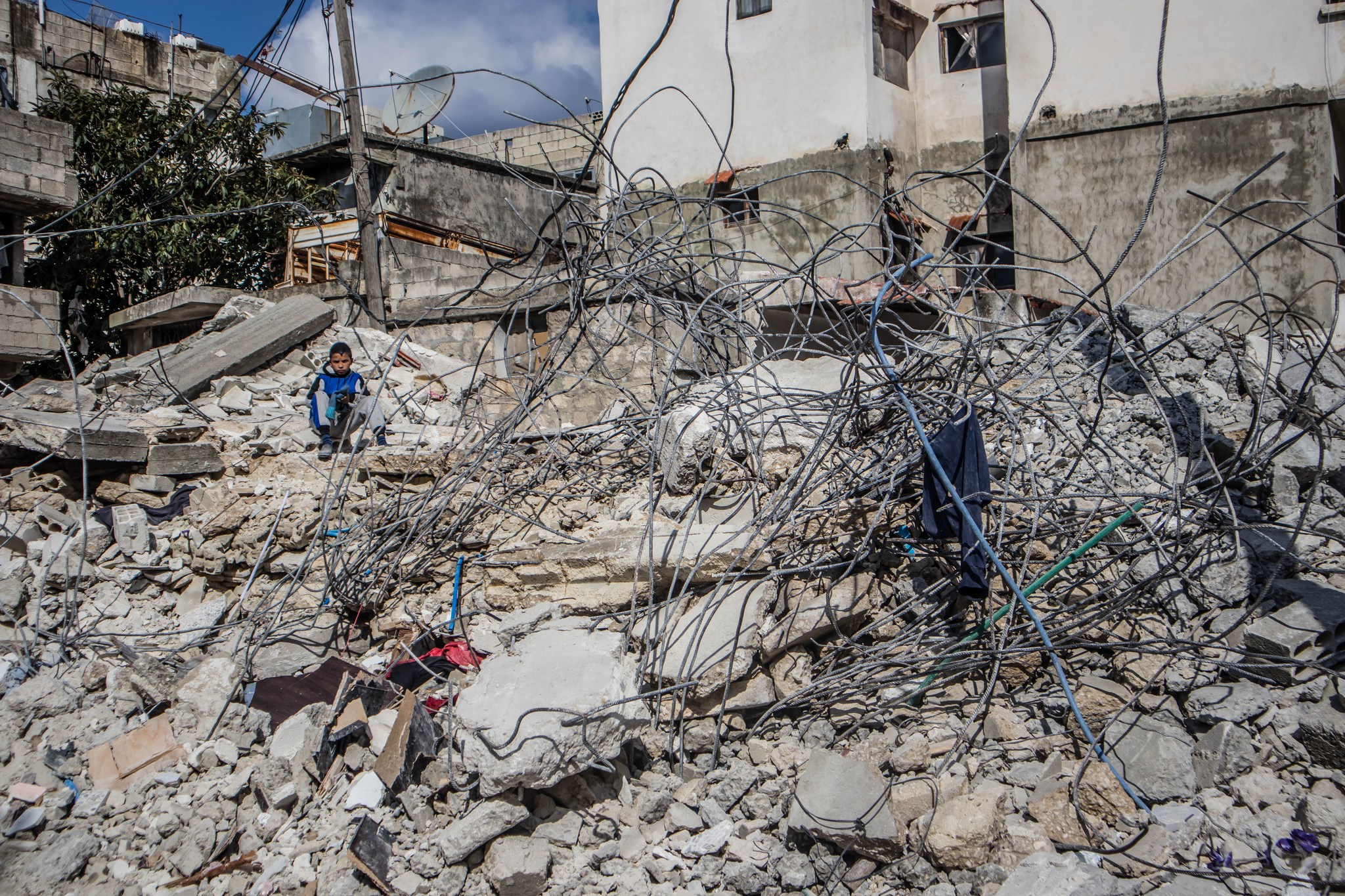 أثناء توزيع تبرعاتكم العينية في منطقة الحفة